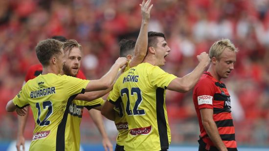Mariners silence Spotless Stadium with third win in a row
