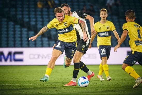 Mariners comeback hopes undone by two Macarthur worldies